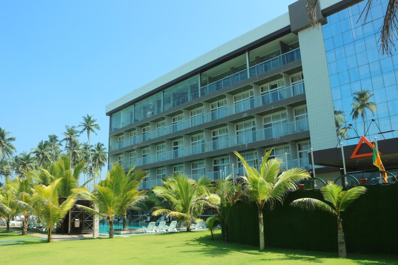 Ocean Queen Hotel Wadduwa Extérieur photo